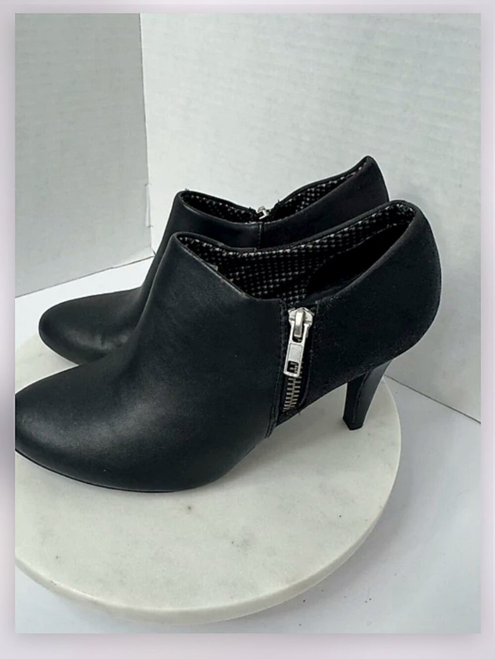 Women’s black high heel size 7